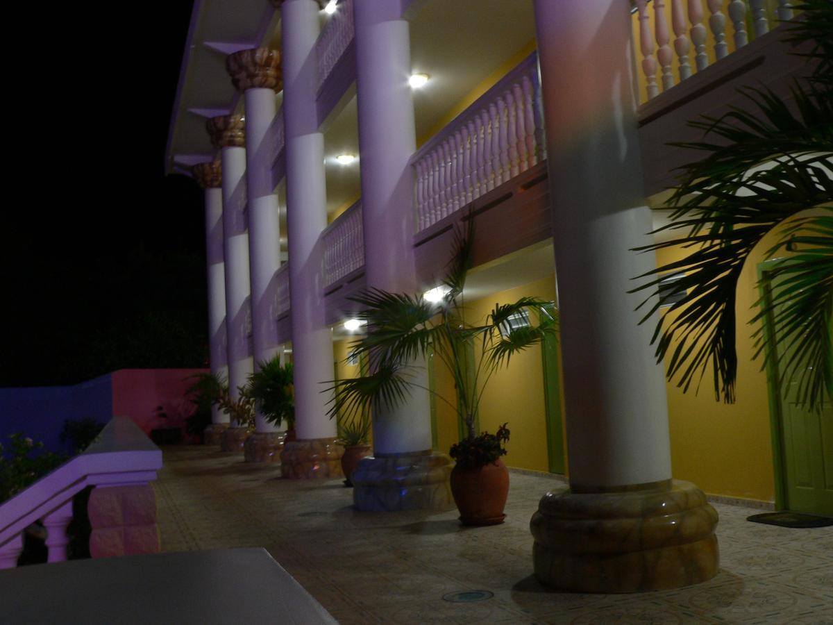 Appart' hôtel Montjoyeux Les Vagues Cayenne Exterior foto