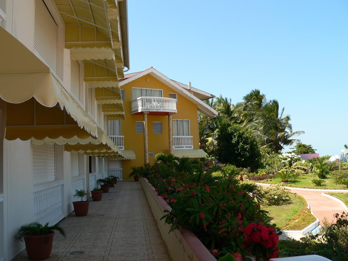 Appart' hôtel Montjoyeux Les Vagues Cayenne Exterior foto